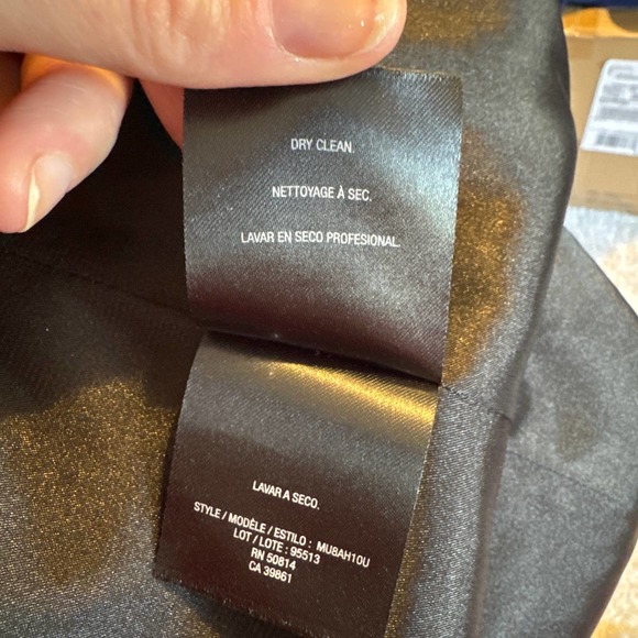 Tahari Black Blazer Lined See Measurements,‎ Similar to Size 10 Pre-owned - Picture 6 of 10